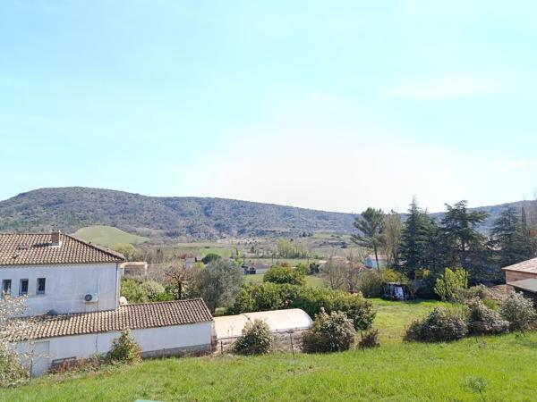 Maison à renover au coeur de Lachapelle sous aubenas avec terrain constructible.
