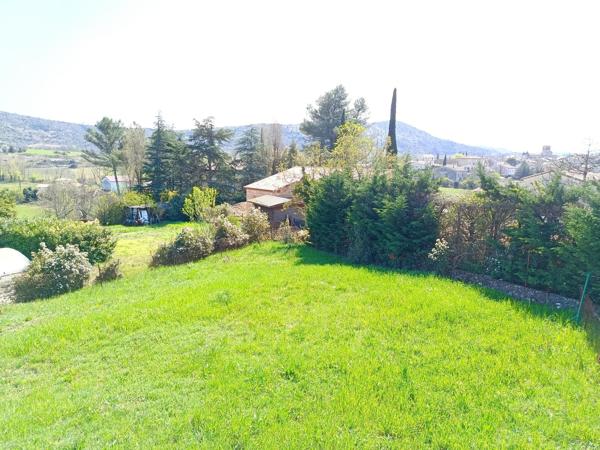 Maison à renover au coeur de Lachapelle sous aubenas avec terrain constructible.