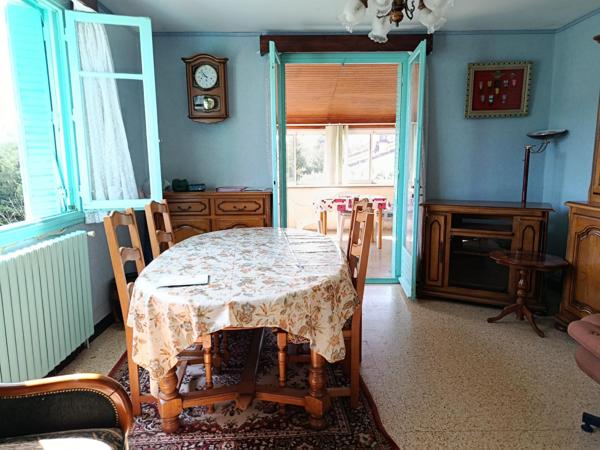 Maison à renover au coeur de Lachapelle sous aubenas avec terrain constructible.