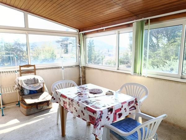 Maison à renover au coeur de Lachapelle sous aubenas avec terrain constructible.