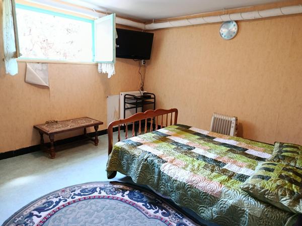Maison à renover au coeur de Lachapelle sous aubenas avec terrain constructible.