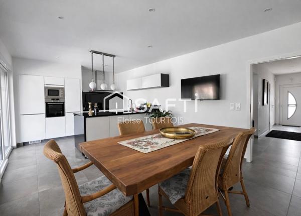 Découvrez cette belle maison familiale à Lachambre, offrant confort, modernité et aucun travaux à prévoir.