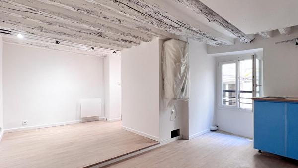 Au pied du Métro Jussieu