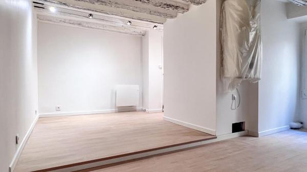 Au pied du Métro Jussieu