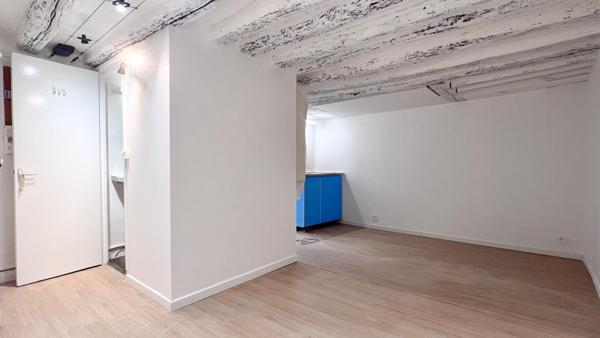 Au pied du Métro Jussieu