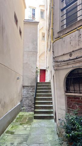 Au pied du Métro Jussieu