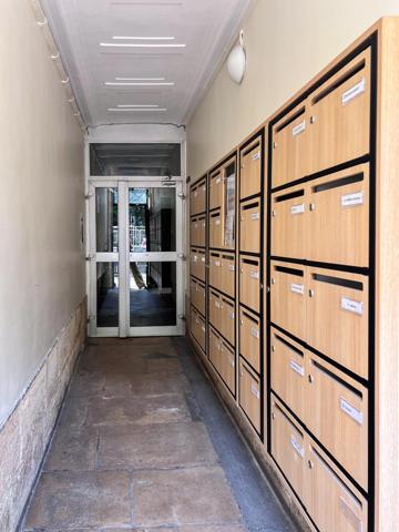 Au pied du Métro Jussieu