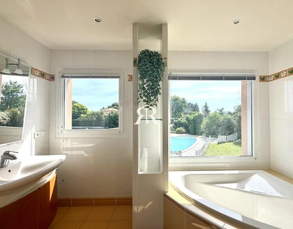 Vente Maison à Pont du chateau - 7 pièces, 177 m² | Raymond immobilier