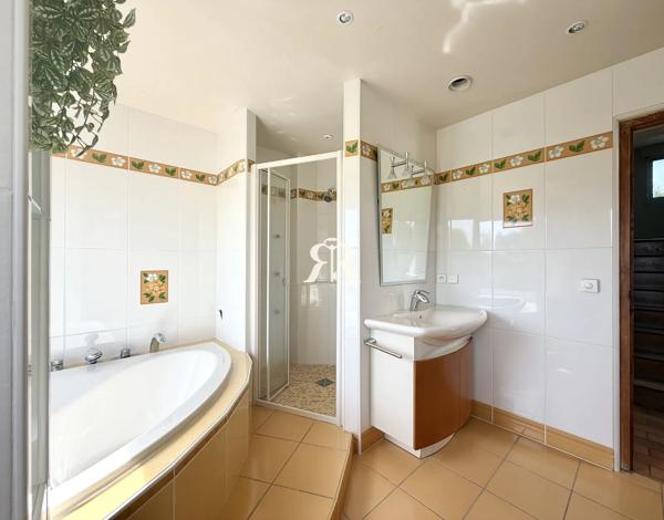 Vente Maison à Pont du chateau - 7 pièces, 177 m² | Raymond immobilier