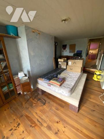 A vendre à Mauriac, en centre ville, à proximité des commerces et services, dans une rue calme,...