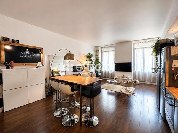 Appartement
         3 pièces
        - 70 m² Exclusivité 230 000 € *