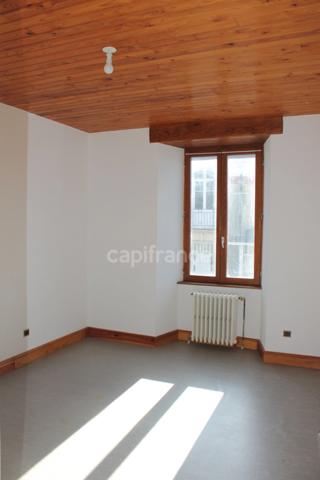 Dpt Deux Sèvres (79), à vendre AIRVAULT maison P7 de 154 m² - Terrain de 565,00 m²