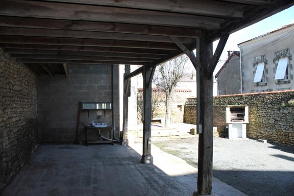 Dpt Deux Sèvres (79), à vendre AIRVAULT maison P7 de 154 m² - Terrain de 565,00 m²