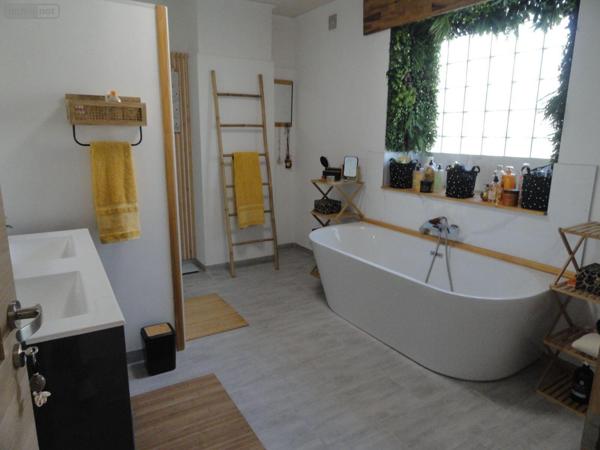 Maison de ville à vendre à Saint-Gilles dans le Gard (30800), ref : 11411/421 Maison de ville à vendre à Saint-Gilles dans le Gard (30800), ref : 11411/421