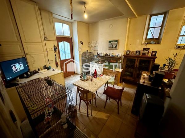 Immeuble avec grange