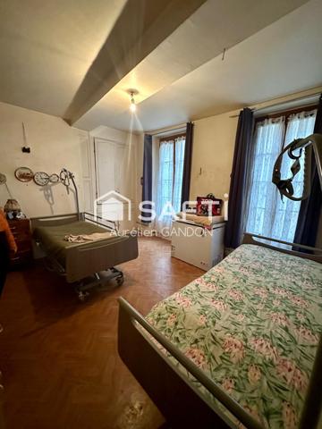 Immeuble avec grange