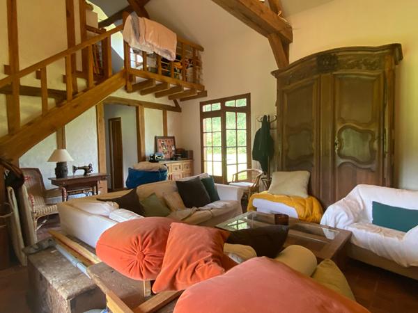 Longère atypique avec plus de 4ha