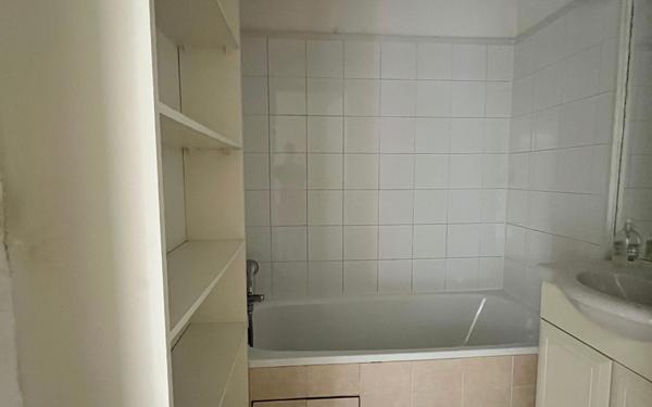Appartement à vendre    2 pièces • 45,80 m2 Marseille 14