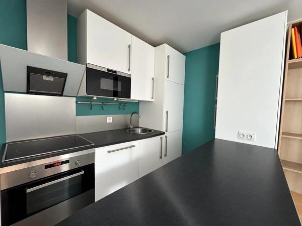 Vente                                                      Appartement
                        
                     3 pièces                      46 m2                     à Paris 20