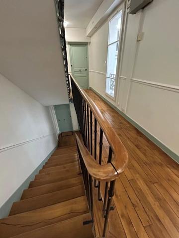 Vente                                                      Appartement
                        
                     3 pièces                      46 m2                     à Paris 20