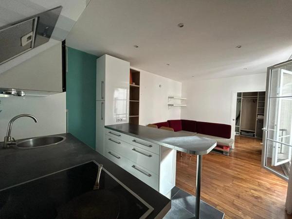 Vente                                                      Appartement
                        
                     3 pièces                      46 m2                     à Paris 20