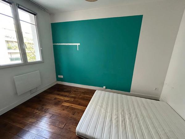 Vente                                                      Appartement
                        
                     3 pièces                      46 m2                     à Paris 20