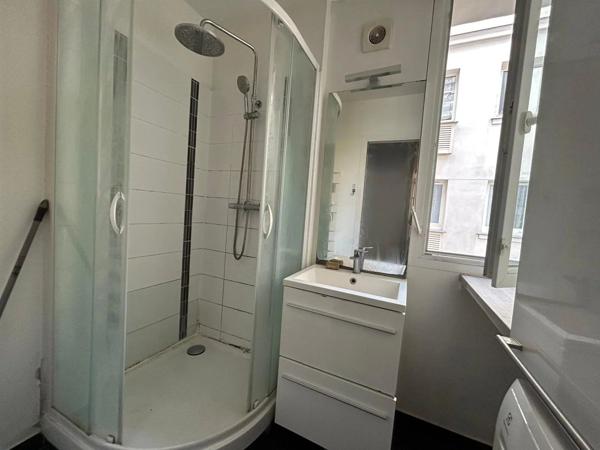 Vente                                                      Appartement
                        
                     3 pièces                      46 m2                     à Paris 20