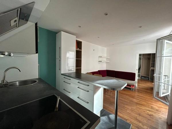 Vente                                                      Appartement
                        
                     3 pièces                      46 m2                     à Paris 20