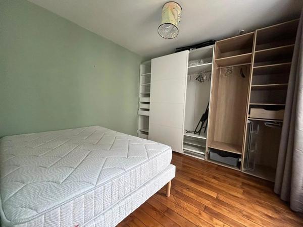 Vente                                                      Appartement
                        
                     3 pièces                      46 m2                     à Paris 20