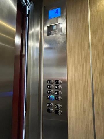 Vente                                                      Appartement
                        
                     3 pièces                      46 m2                     à Paris 20