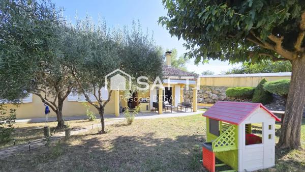 Charmante maison avec beau terrain et piscine