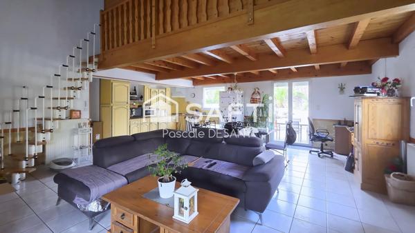 Charmante maison avec beau terrain et piscine