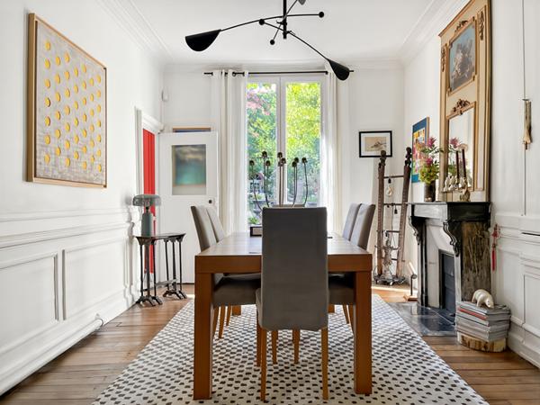 MAISON DE CARACTÈRE AVEC DÉPENDANCES DANS LE CENTRE-VILLE