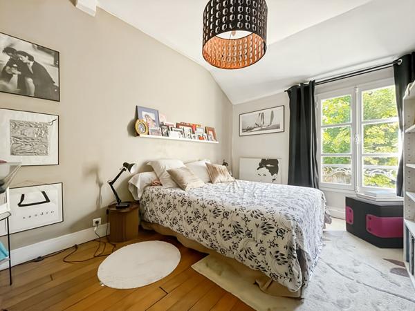 MAISON DE CARACTÈRE AVEC DÉPENDANCES DANS LE CENTRE-VILLE