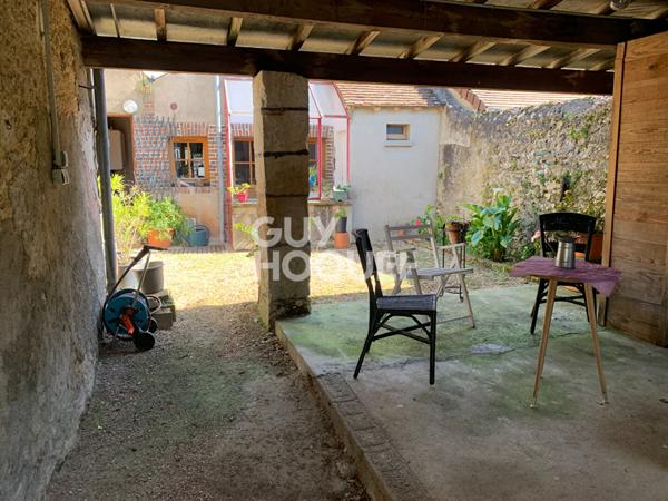 Maison à vendre à Cloyes sur le Loir - 2 chambres.