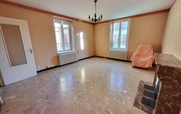 Vente Maison avec garages et terrain à rafraîchir Vonnas   