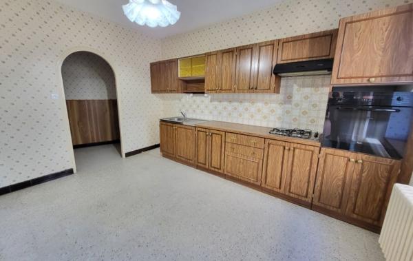 Vente Maison avec garages et terrain à rafraîchir Vonnas   