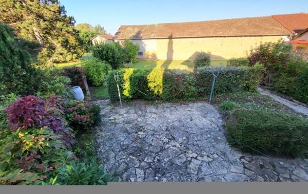 Vente Maison avec garages et terrain à rafraîchir Vonnas   
