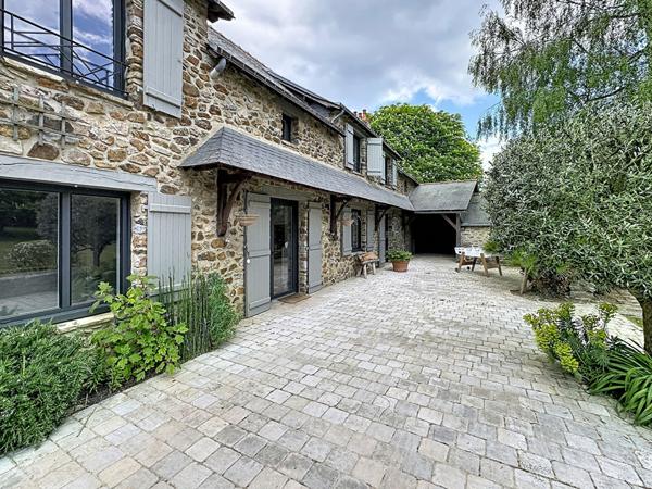 Longère en pierre -Saint-Pierre-La-Cour - 271.61m2