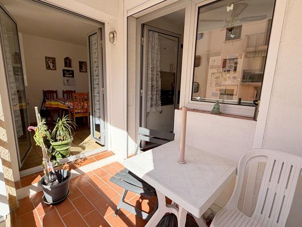 Hyères les Palmiers, secteur gare T2 avec stationnement