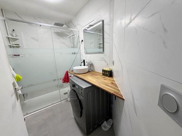 Hyères les Palmiers, secteur gare T2 avec stationnement