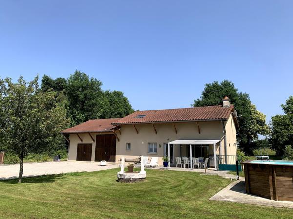 Jolie maison avec grand garage au calme