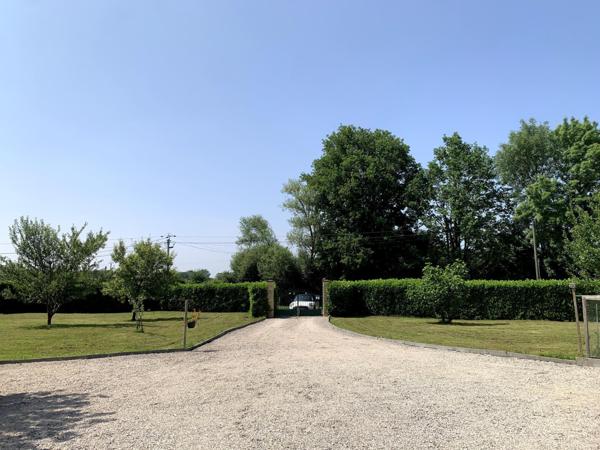 Jolie maison avec grand garage au calme