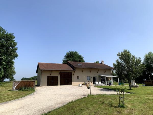 Jolie maison avec grand garage au calme