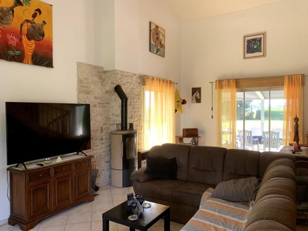 Jolie maison avec grand garage au calme