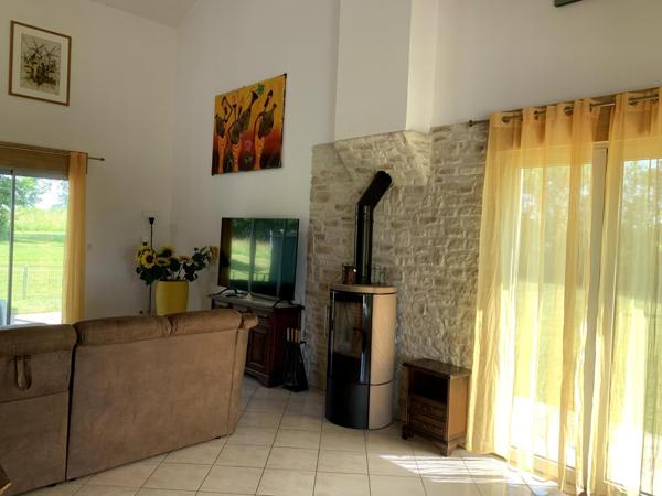 Jolie maison avec grand garage au calme