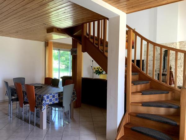 Jolie maison avec grand garage au calme