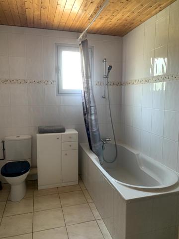 Jolie maison avec grand garage au calme