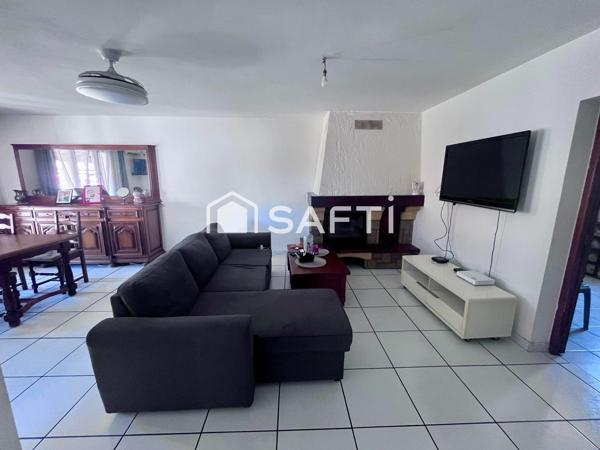SANARY-SUR-MER - VILLA 6 PIECES 5 CHAMBRES AVEC PARCELLE DE 275M² + STUDIO INDEPENDANT