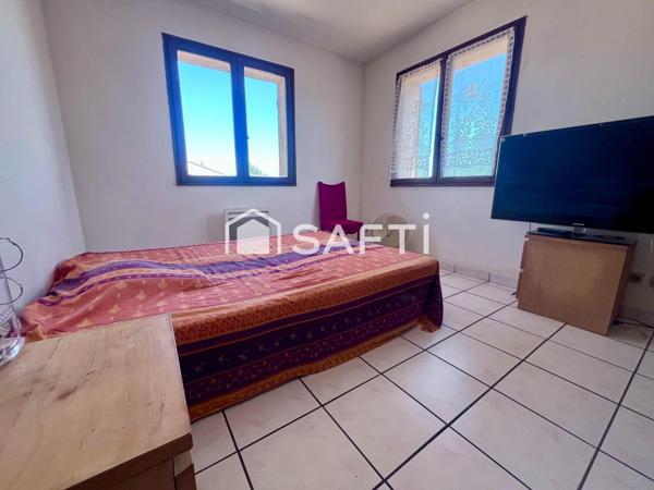 SANARY-SUR-MER - VILLA 6 PIECES 5 CHAMBRES AVEC PARCELLE DE 275M² + STUDIO INDEPENDANT